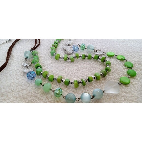 C1946 Boho Green Glass & Shell Beaded Necklace Leather Cord 30-34 in - Picture 8 of 8